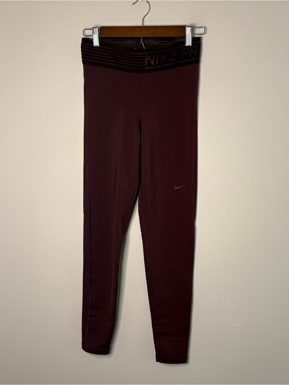 Nike Pro Women’s Small Maroon burgundy Leggings Ankle Base Layer Running